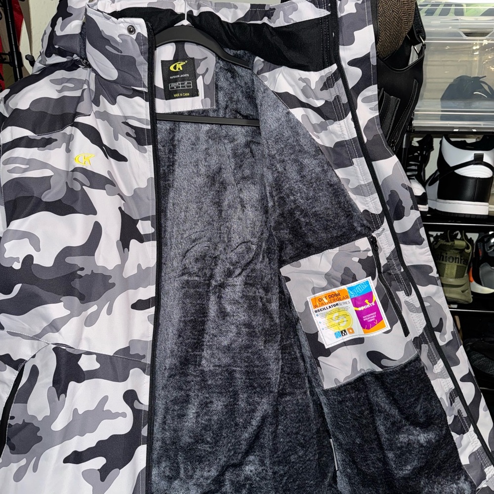 SOLD‼️ Waterproof ski snowboard jacket - Picture 7 of 9